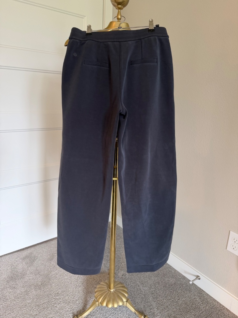 Lululemon Softstreme Pintuck‎ Mid-Rise Pant - MEDIUM - Picture 8 of 8